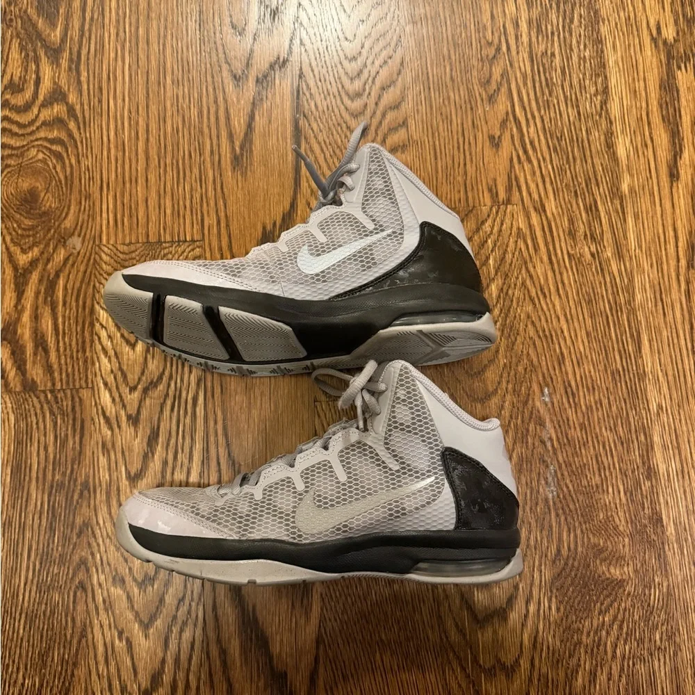 Youth Nike Basketball shoes size 6 - Picture 3 of 6